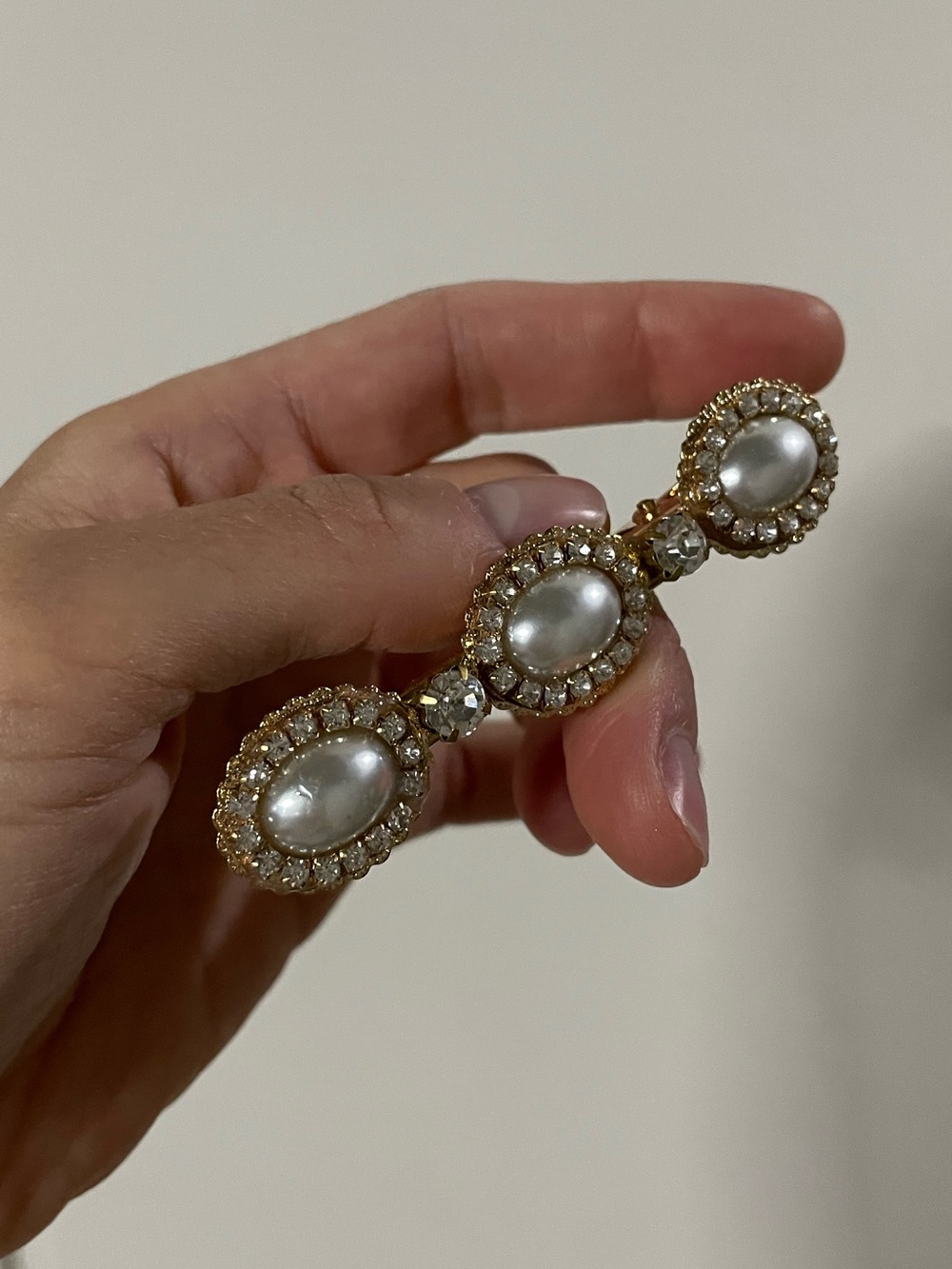 Vintage Pearl & Crystal Oval hair clip
 -